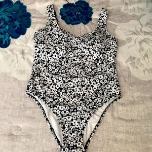 One piece VS bathing suit